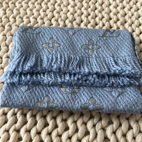 Louis Vuitton LOGOMANIA WOOL SCARF. 7 - Picture 7 of 7